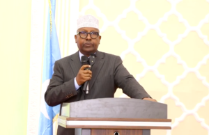 Wasiirka Fiqi “Bannaanbax lama diidin ee waxa aan diidanahay hubka Dadka loogu hanjabayo”