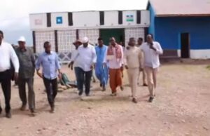 Guddoomiyaha Degmada Ceel-Barde iyo Wafdi Qurbejoog ah oo Kormeeray Isbitaalka iyo Mashaariicda Horumarineed ee Dowladda Koonfur Galbeed ka Wado Ceel-Barde.