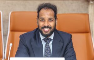 Wasiirka Cayaaraha XFS Awood ma u leeyahay in uu shaqada ka joojiyo GOS & in uu dacwad ka gudbiyo?