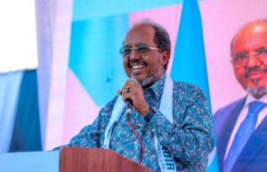 Madaxweyne Xasan Sheekh oo xarigga ka jaray Warshadda soo saarta Biraha Shubka.