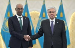 Safiirka cusub ee Soomaaliya ee Dalka Kazakhstan oo warqadaha aqoonsiga laga guddoomay