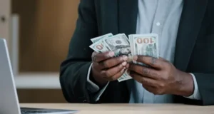 Mareykanka oo sheegay in baarayo lacago loo weeciyo AS