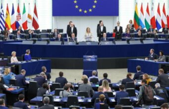 Masuuliyiin hore ee guddiga Midowga Yurub oo loo diiday fiisaha Maraykan ah