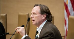 Senator Jim Abeler oo Donald Trump kula taliyay in uu la kulmo Bulshada Soomaalida ah