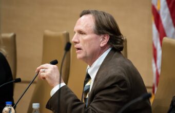 Senator Jim Abeler oo Donald Trump kula taliyay in uu la kulmo Bulshada Soomaalida ah