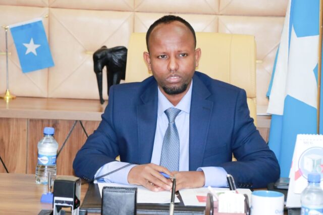 Wasiirka-Caafimaadka-XFS-Cali-Xaaji