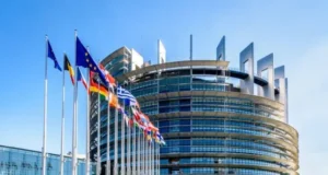 Midowga Yurub oo sii adkeynaya xuduudaha sharciyada Socdaalka