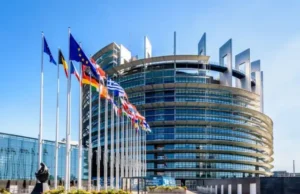 Midowga Yurub oo sii adkeynaya xuduudaha sharciyada Socdaalka