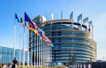 Midowga Yurub oo sii adkeynaya xuduudaha sharciyada Socdaalka