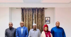 Gudoomiye Aadan madoobe iyo xildhibaano kale oo isku raacay in markale Lafta gareen loo dhiso MW Koofur galbeed.