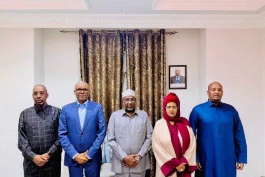 Gudoomiye Aadan madoobe iyo xildhibaano kale oo isku raacay in markale Lafta gareen loo dhiso MW Koofur galbeed.