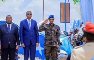 Ra’iisul wasaare Xamse iyo wafdi sare oo ku wajahan Laascaanood.