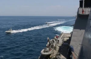 Markab dagaal oo Mareykanku leeyahay oo ku sii jeeda gacanka Faaris