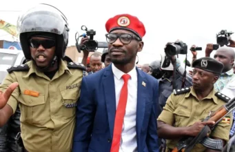 Qoyska hoggaamiyaha Mucaaradka Uganda oo la Afduubay.