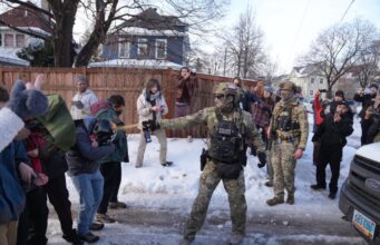 Rabshadaha ka socda Minnesota oo sii kordhay & Trump oo Militari adeejinaya