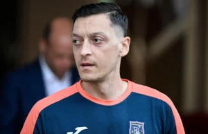 Ciyaaryahan Mesut Özil yaa ka falceliyay dhibaatooyinka lagu hayo Shacabka Falastiin.