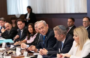 Netanyahu ayaa golihiisa wasiirrada u sheegay inuu Trump siiyay oggolaashaha duullaan ay israiil kuqaadeyso Lubnaan.