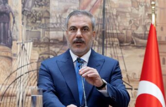 Muxuu daaran yahay Safarka Wasiirka Arrimaha Dibadda Turkiga ee Isutagga Imaaraatka Carabta?