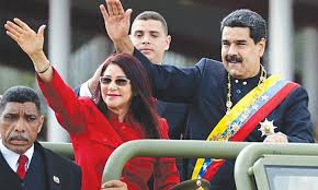 Madaxweynaha Maraykanka oo sheegay in ciidankiisa In ay qabteen MW Venezuela & Marwadiisa