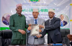 Sawiro;-Wasiirka Cusub ee Gaadiidka Cirka iyo Dhulka Koonfur Galbeed oo Si Rasmi ah Xilka Ula Wareegay Baydhabo