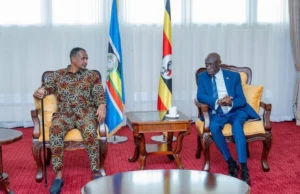 Hoggaamiyaha Kooxda RSF gaaray dalka Uganda isaga oo lagu wado in uu la kulmo madaxda Dalkaas.