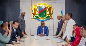 Sawiro;-Guddoomiyaha Baarlamaanka Koonfur Galbeed oo ka qeybgalay dhaarinta Wasiirrada cusub