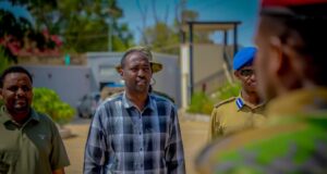 Sawiro;-Wasiirka Amniga Koonfur Galbeed oo Tababar u Soo Xiray Cutubyo ka Tirsan Booliiska Gaarka ah