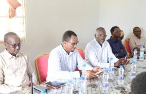 Sawiro;-Wafdi Dowladda Federaalka ah oo Xudur kulan kula qaatay maamulka, saraakiisha ciidamada iyo hoggaanka Maamulka Bakool