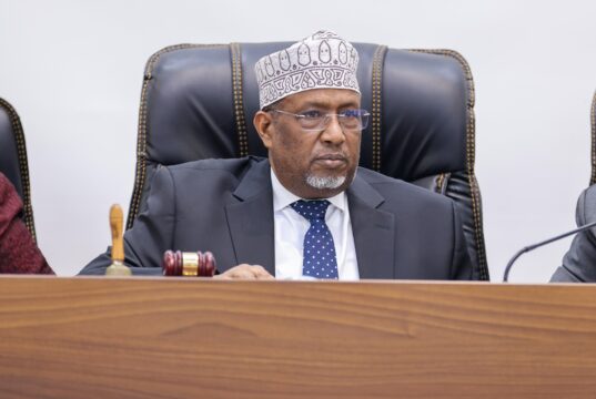 Guddoonka Golaha Shacabka oo hor istaagay in ay Muqdisho ka dhoofaan Xildhibaanno u socday Garoowe