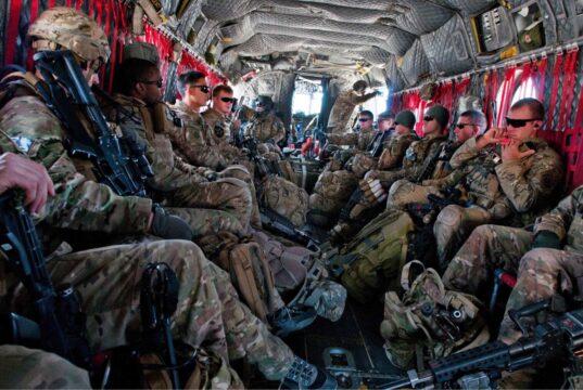 Maraykanka oo bariga dhexe u diray Ciidamada ka booda Diyaaradaha