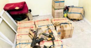 Booliska Buurtinle ayaa hawlgal gaar ah oo ay fuliyeen ku soo qabtay oo qabtay khamri, hub,gaadiid iyo Raggii watay.