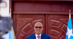 Madaxweynaha Koofur Galbeed oo eedo u jeediyay Dowladda Federaalka