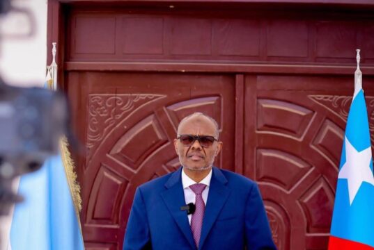 Madaxweynaha Koofur Galbeed oo eedo u jeediyay Dowladda Federaalka