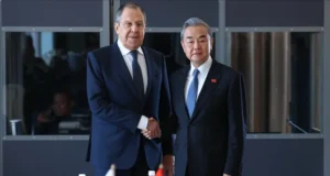 Ruushka iyo Shiinaha ayaa cambaareeyay weerarrada Maraykanka iyo Israa’iil ku qaadeen Iiraan.