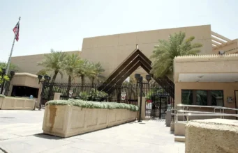 Safaaradda Maraykanka ee Riyadh oo lagu weeraray diyaarad aan duuliye lahayn.