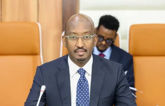 Soomaaliya oo sheegtay in Shiinaha uu kakaluumaysan xeebaha Soomaaliya.