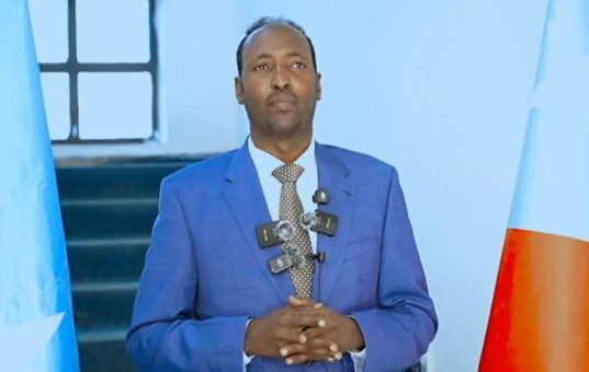 DEG DEG;- Wasiirka Amniga Koonfur Galbeed oo Beeniyay Wararka Diyaarad Ciidan oo La Soo Riday