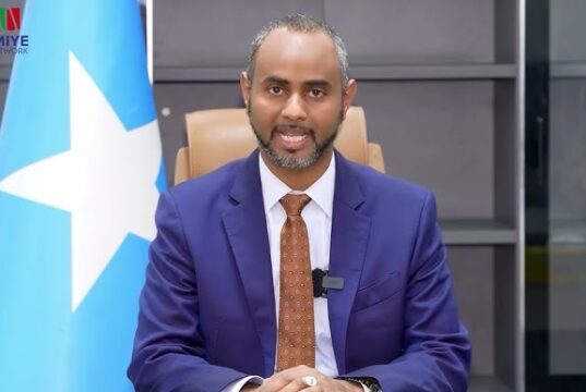 Wasiir Jaamac ayaa u jawaabay Madaxweyne Latagareen oo shalay dhaliilay Dowladda Federaalka.