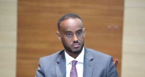 Wasiirka Maaliyadda KGS oo Si Adag u Cambaareeyay La Wareegista Kastamka Afgooye