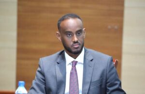 Wasiirka Maaliyadda KGS oo Si Adag u Cambaareeyay La Wareegista Kastamka Afgooye