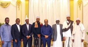 Madaxweyne Xasan Sheekh oo la kulmay Isimada Puntland