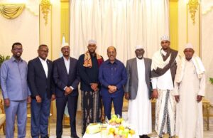 Madaxweyne Xasan Sheekh oo la kulmay Isimada Puntland