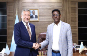 Wasiirka amniga Soomaaliya oo kulan la qaatay Safiirka Switzerland.