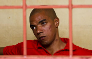 Nin British ayaa lagu tuhunsan yahay inuu ka tirsanaa kooxda As ayaa maxkamad la soo taagayo.