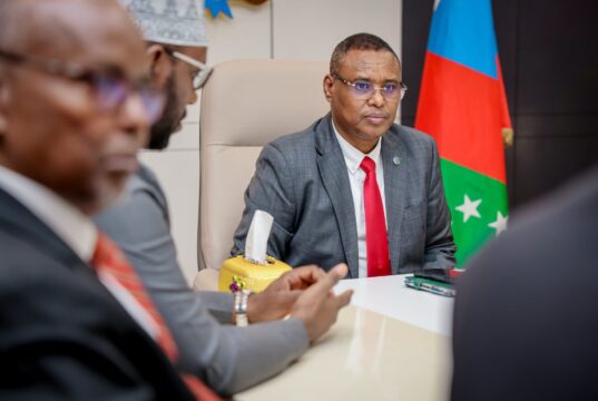 Sawiro;-Hoggaamiyaha KMG ah ee DGKGS oo Ka Qaybgalay Dhaarinta Wasiirka Cusub ee Beeraha iyo Waraabka.