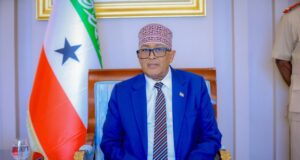 Madaxweynaha Soomaaliland oo cambaareeyey weerarkii ka dhacay xafladii cashada ee Trump