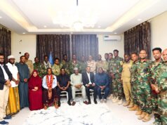 Sawiro;-Sheekh Aadan Maxamed Nuur Madoobe oo La Kulmay Saraakiishii Hoggaamisay Howlgalkii Lagu Sifeeyay Waddada Muqdisho–Baydhabo