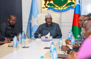 Sawiro;-Gudoomiye Sheekh Adan Madoobe oo Baydhabo Kulan La Qaatay Mas’uuliyiinta Koonfur Galbeed