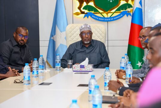 Sawiro;-Gudoomiye Sheekh Adan Madoobe oo Baydhabo Kulan La Qaatay Mas’uuliyiinta Koonfur Galbeed