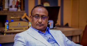 Mungaab oo xilka ka qaaday Guddoomiyeyaal ku soo baxay Doorasho qof iyo cod ah!